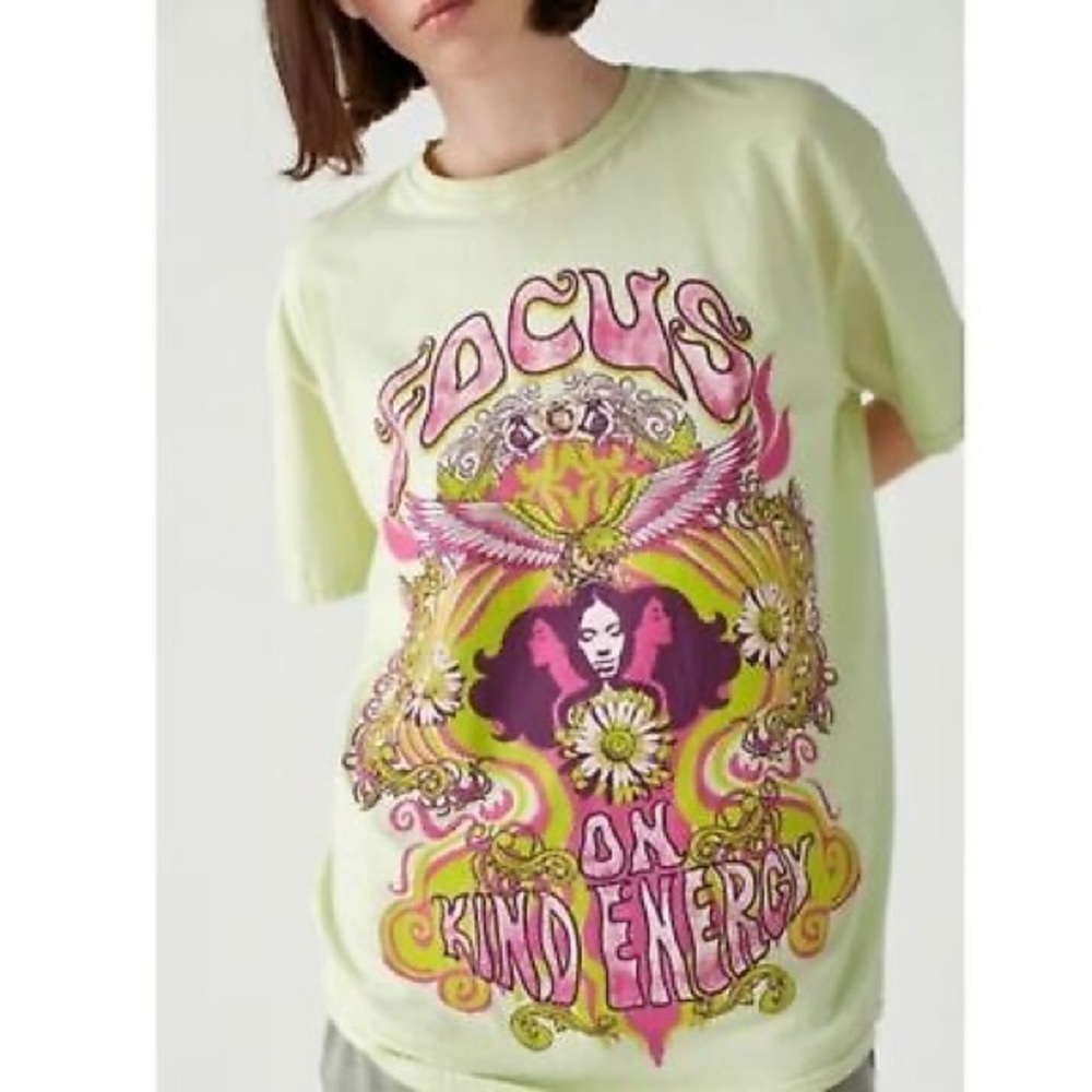 FOCUS ON KIND ENERGY GRAPHIC T SHIRT.